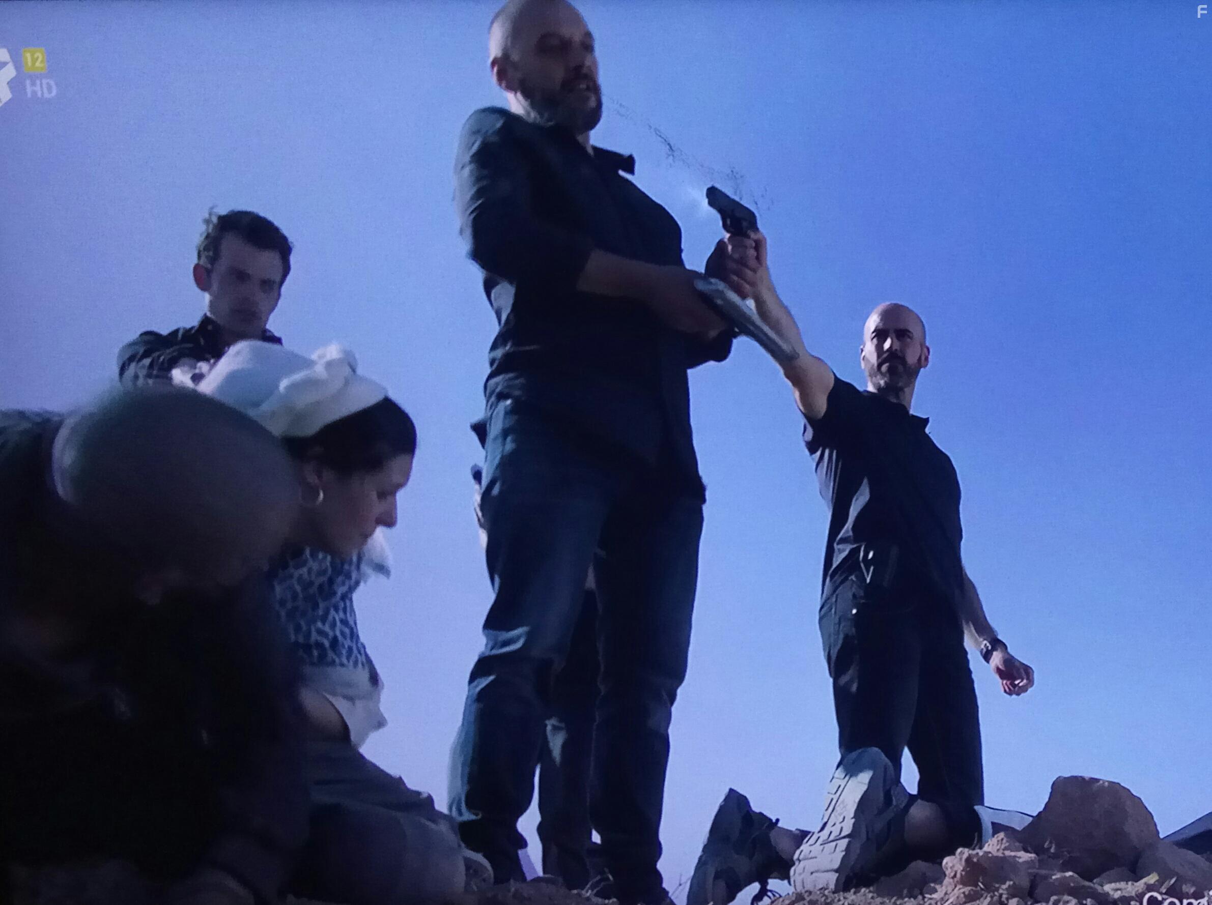 Vernika Moral, scar Zafra, Gilen Xabier, and Csar Mateo in La vctima nmero 8 (2018)