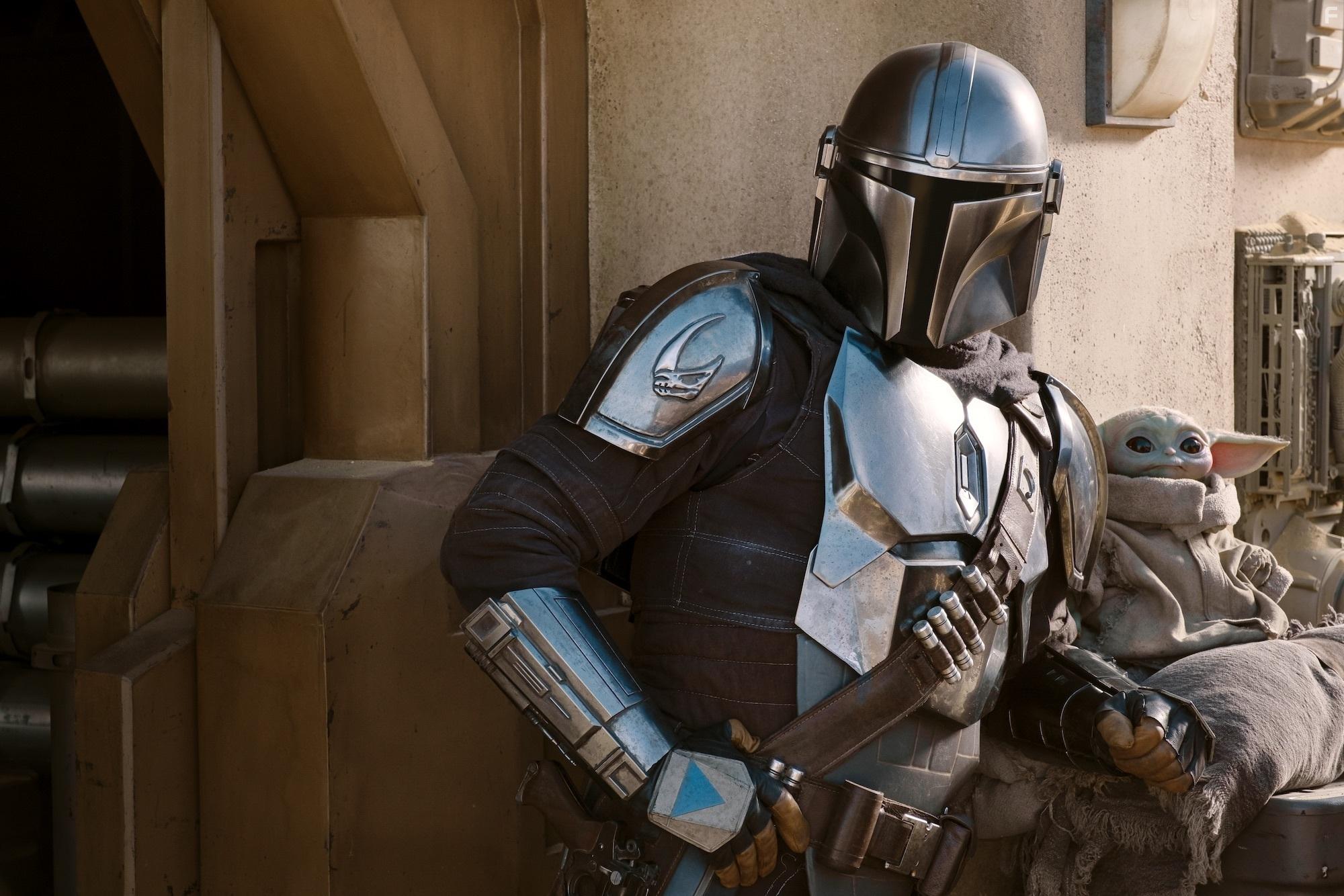 Pedro Pascal in The Mandalorian (2019)