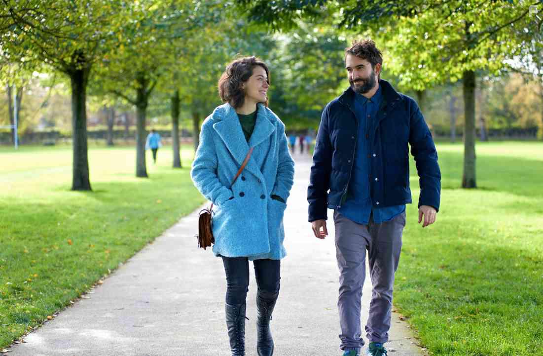 Jay Duplass and Tatiana Maslany in Pink Wall (2019)