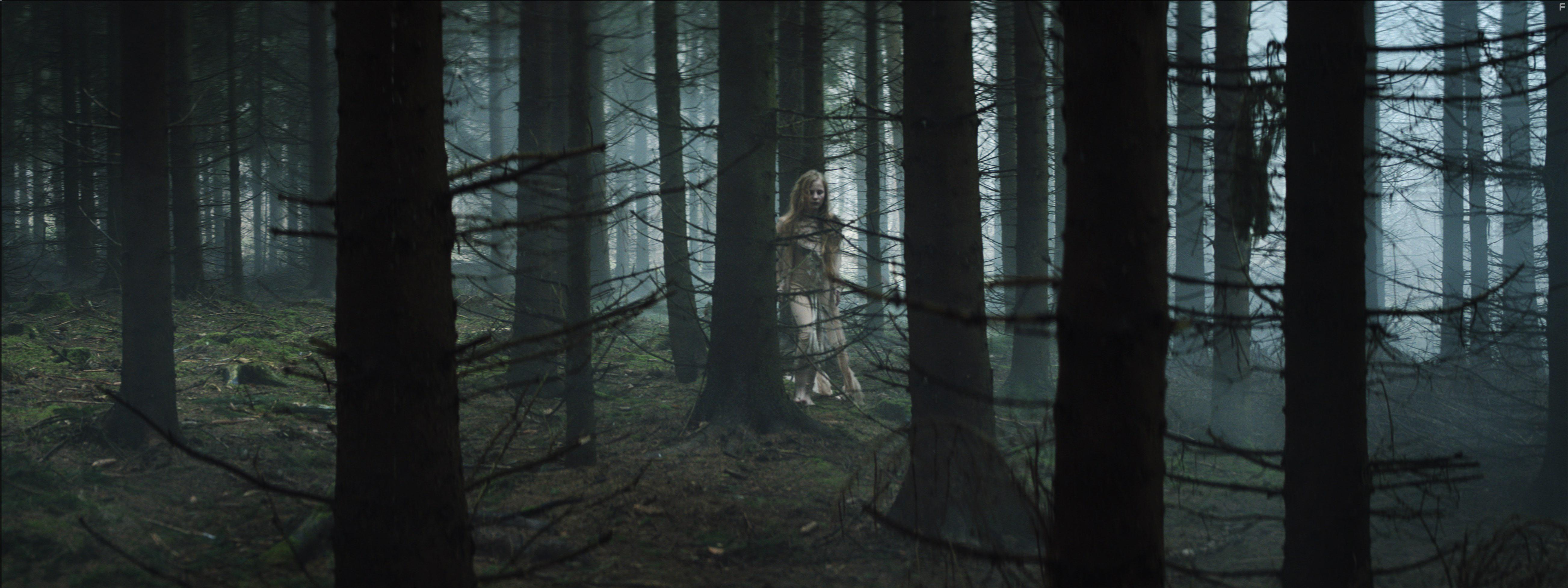 Flora Ofelia Hofman Lindahl in Landet af glas (2018)