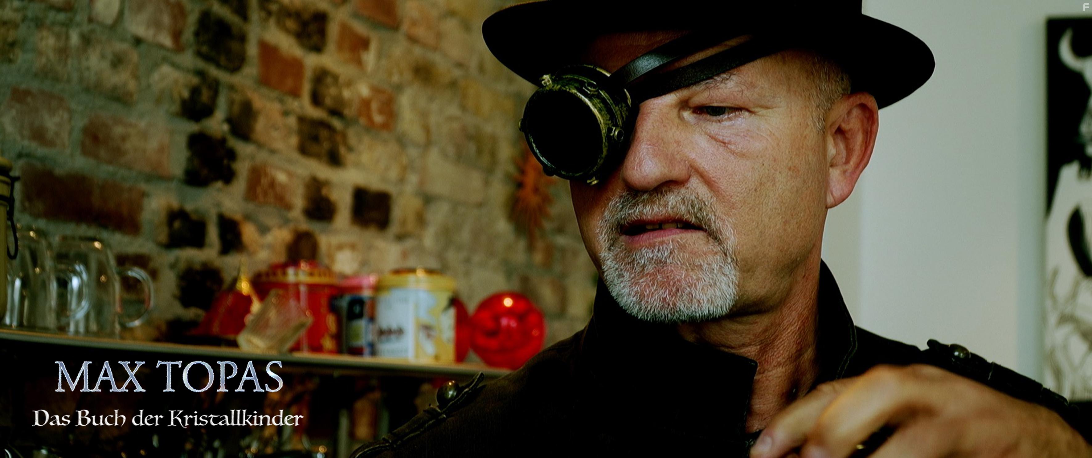 Steffen Grbner in Max Topas - Das Buch der Kristallkinder (2018)