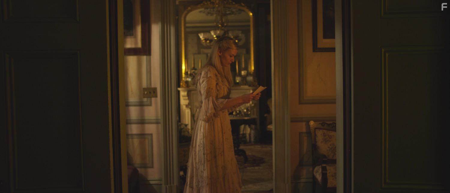 Julia Burrows in Buttons (2018)