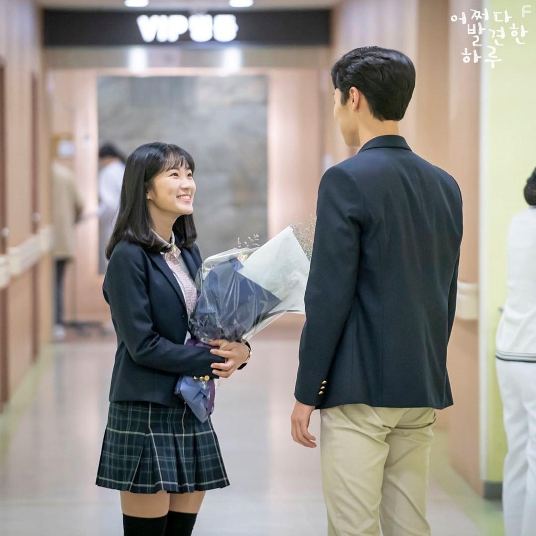 Kim Hye-Yoon and Jae-Wook Lee in Eojjeoda Balgyeonhan Haru (2019)