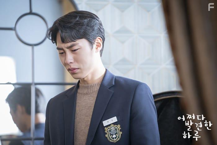 Jae-Wook Lee in Eojjeoda Balgyeonhan Haru (2019)