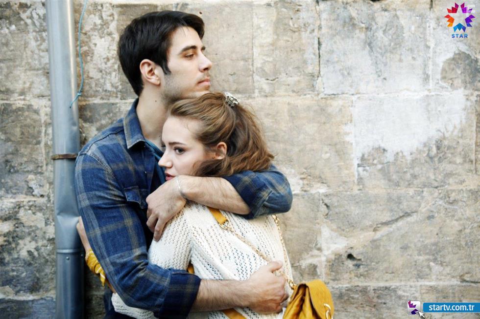 Berke sdiken and Eslem Akar in Guvercin (2019)