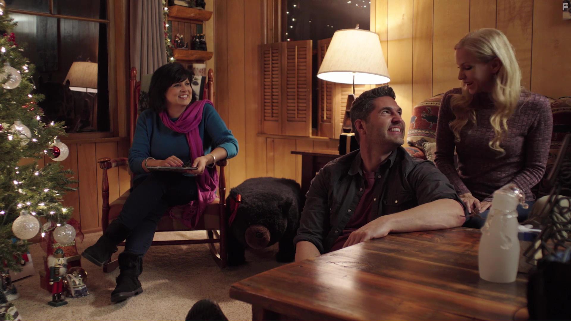 Matt Merchant, Tess Dunkley, Saul Dunkley, Olivia Dunkley, and Nancy Gassner-Clayton in A Holiday Boyfriend (2019)