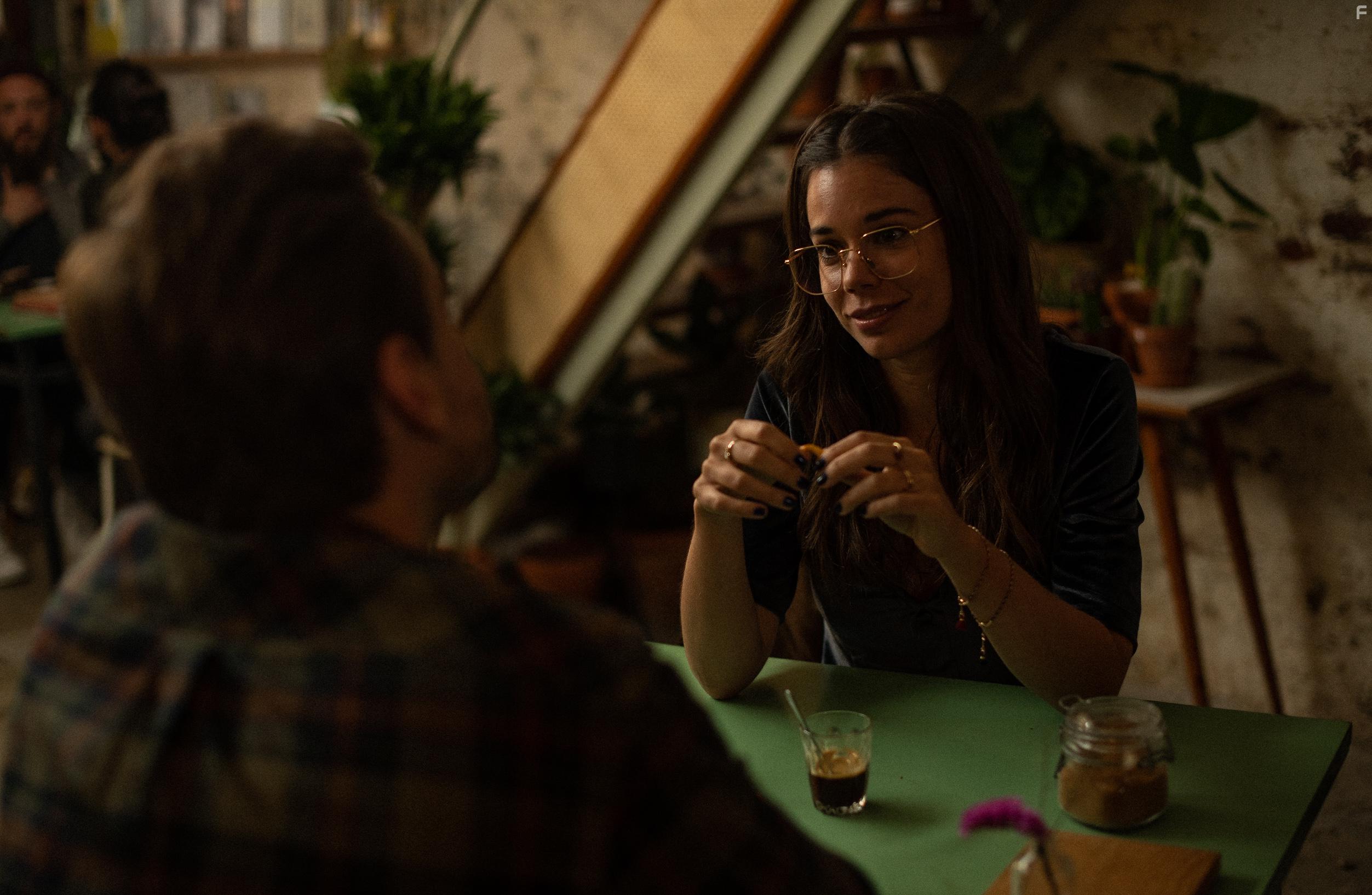 Guillermo Pfening and Laia Costa in Foodie Love (2019)