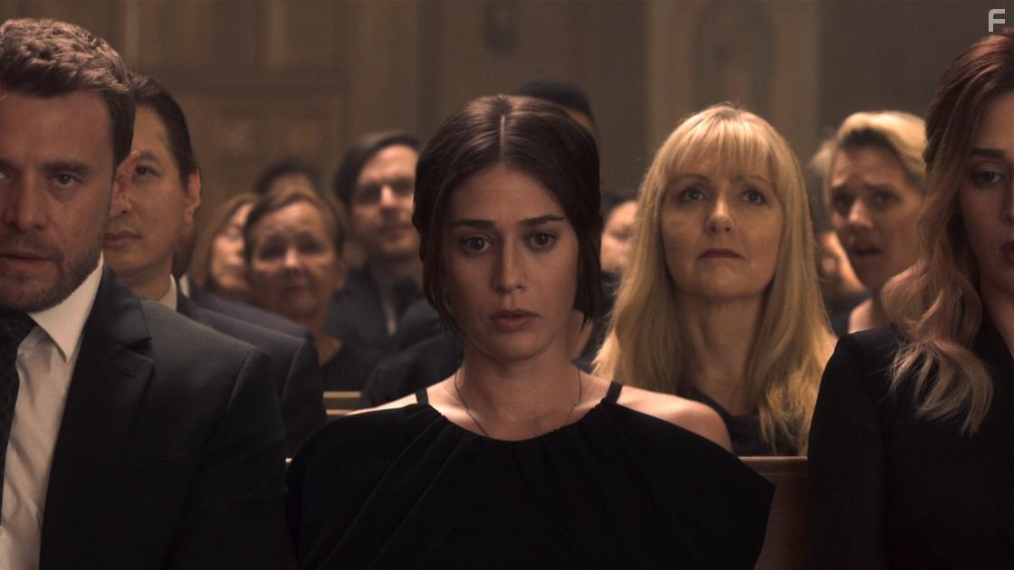Lizzy Caplan in Truth Be Told (2019)