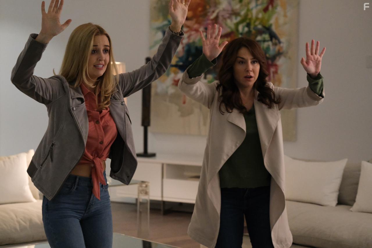 Erin Karpluk and Kate Corbett in Rule of 3 (2019)