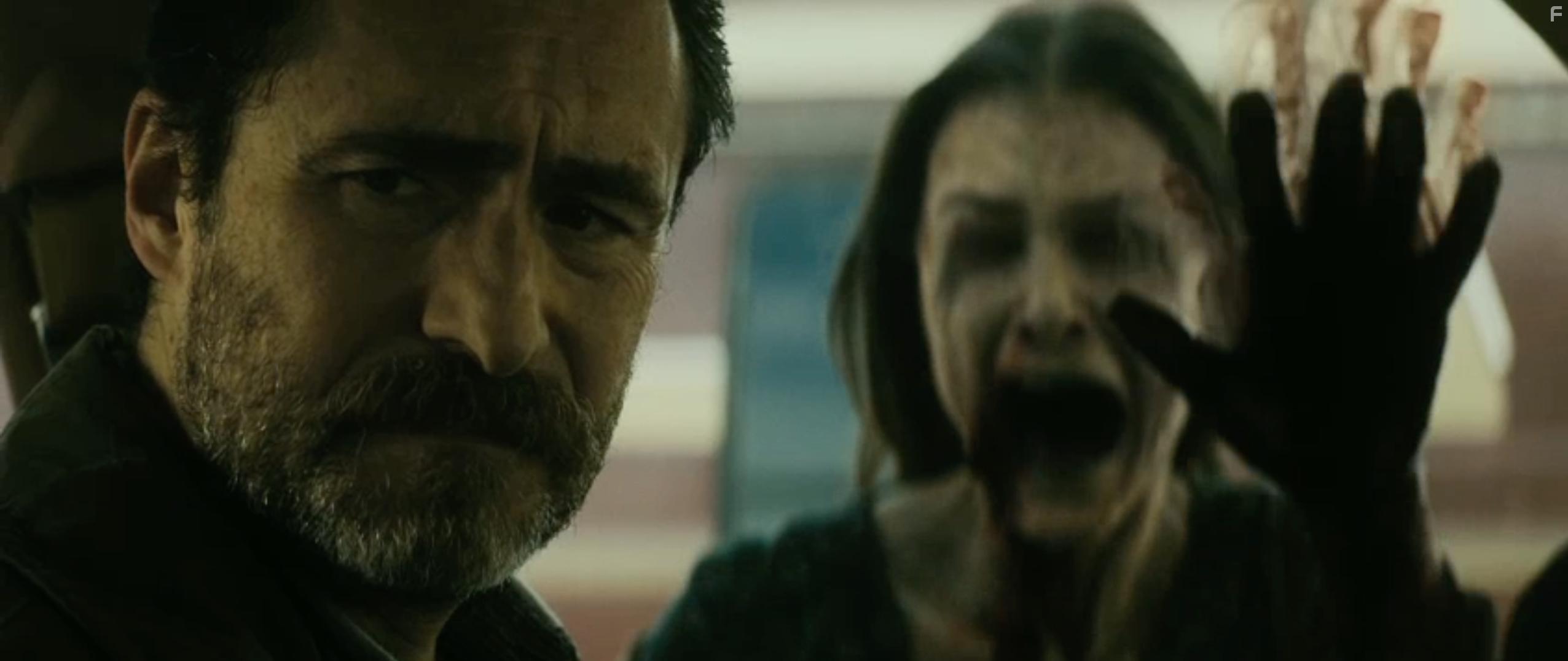Demin Bichir and Tara Westwood in The Grudge (2020)