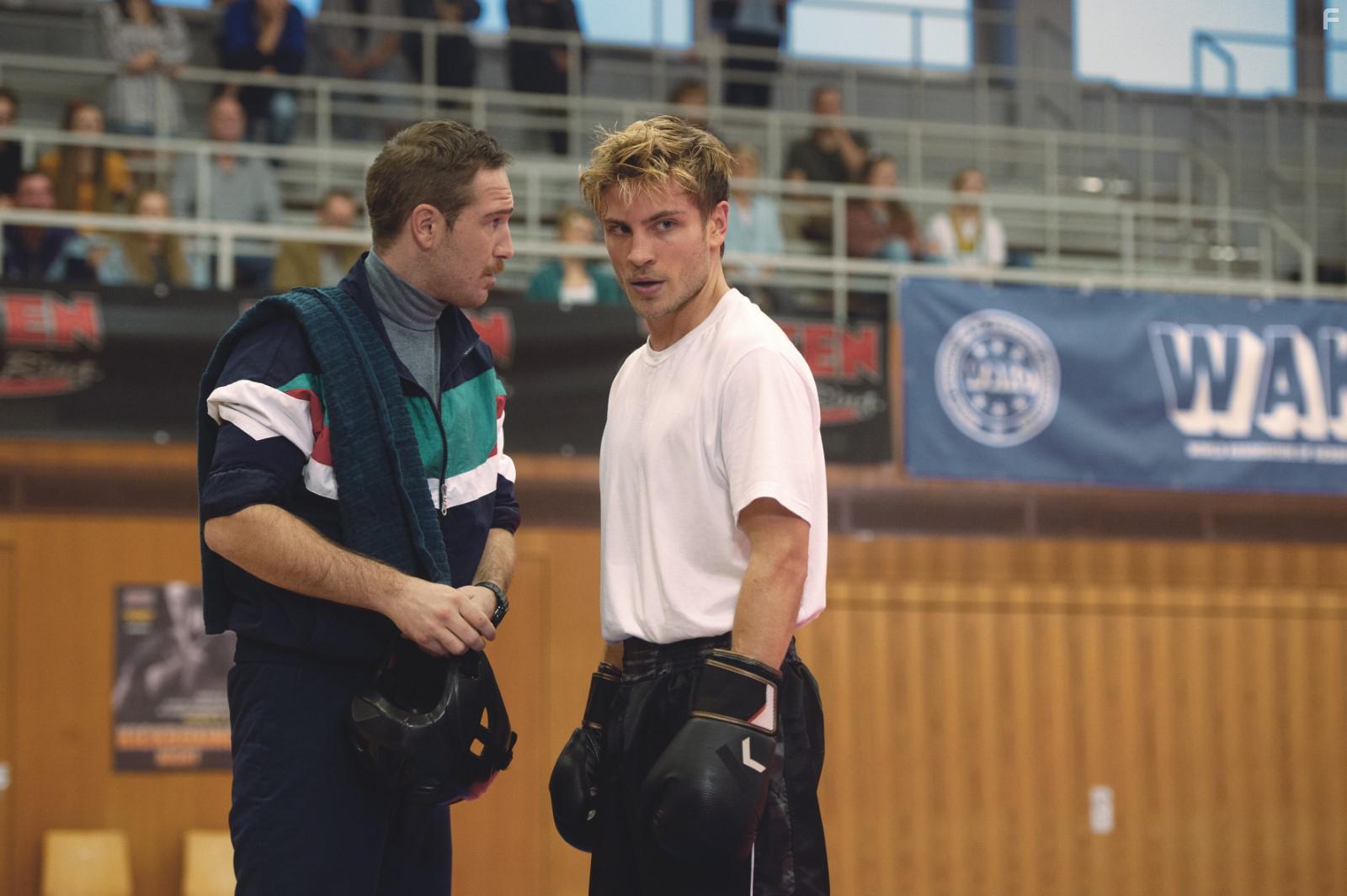 Frederick Lau and Jannik Schmann in Dem Horizont so nah (2019)