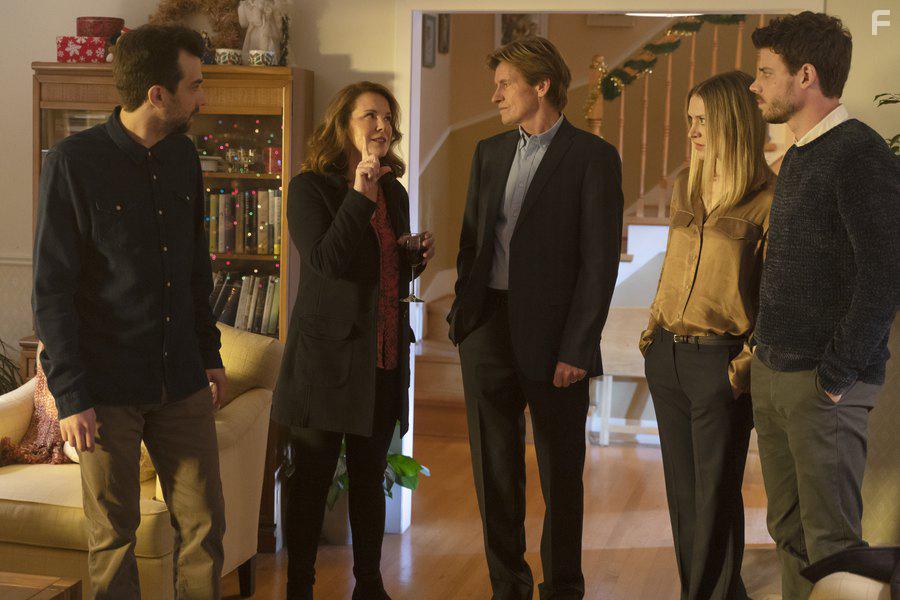 Denis Leary, Elizabeth Perkins, Jay Baruchel, Franois Arnaud, and Chelsea Frei in The Moodys (2019)