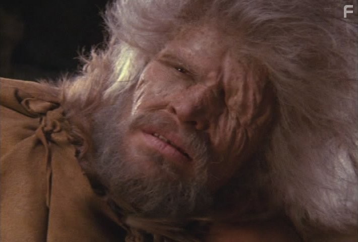 James Remar in Клан Пещерного Медведя (1986)