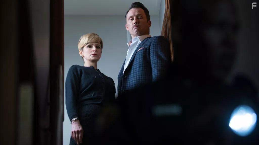 Kyra Sedgwick and Jeffrey Donovan in Villains (2019)
