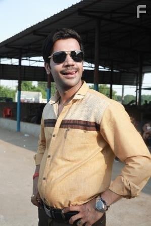 Rajkummar Rao in Made in China (2019)