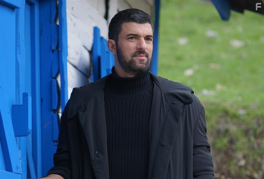 Engin Akyrek in Sefirin Kizi (2019)