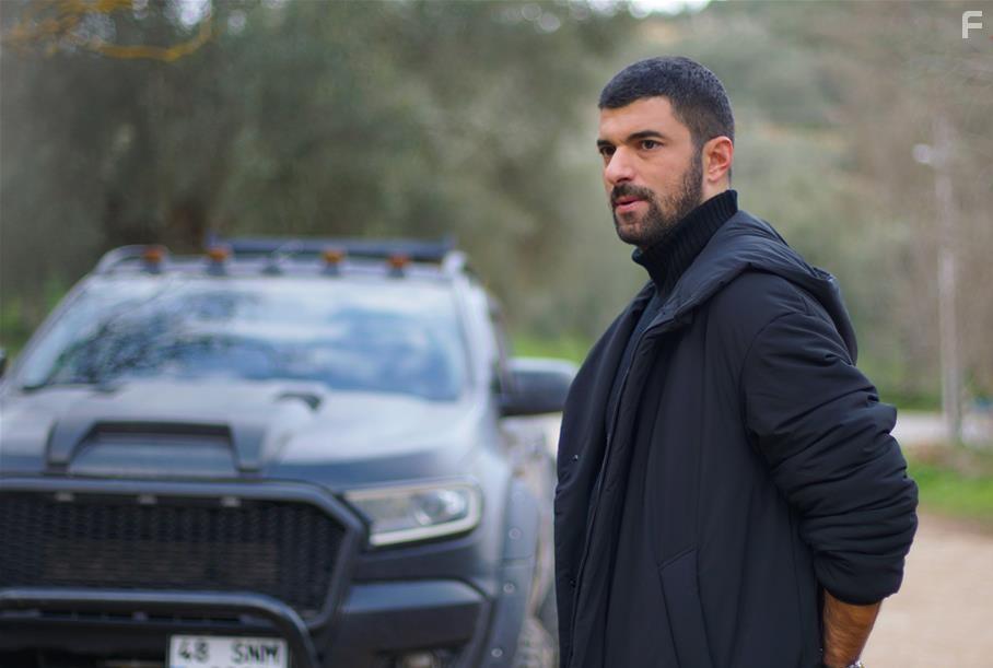 Engin Akyrek in Sefirin Kizi (2019)