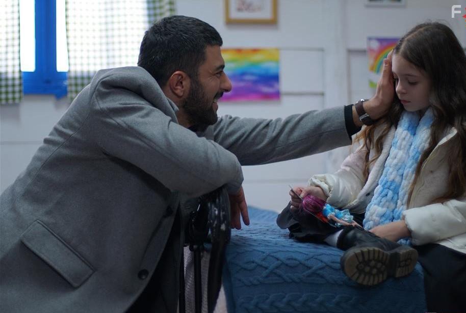 Beren Genalp and Engin Akyrek in Sefirin Kizi (2019)