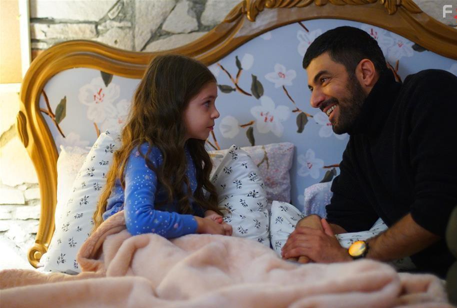 Beren Genalp and Engin Akyrek in Sefirin Kizi (2019)