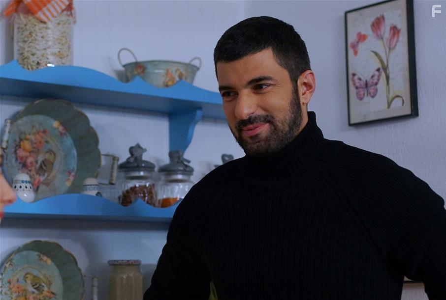 Engin Akyrek in Sefirin Kizi (2019)