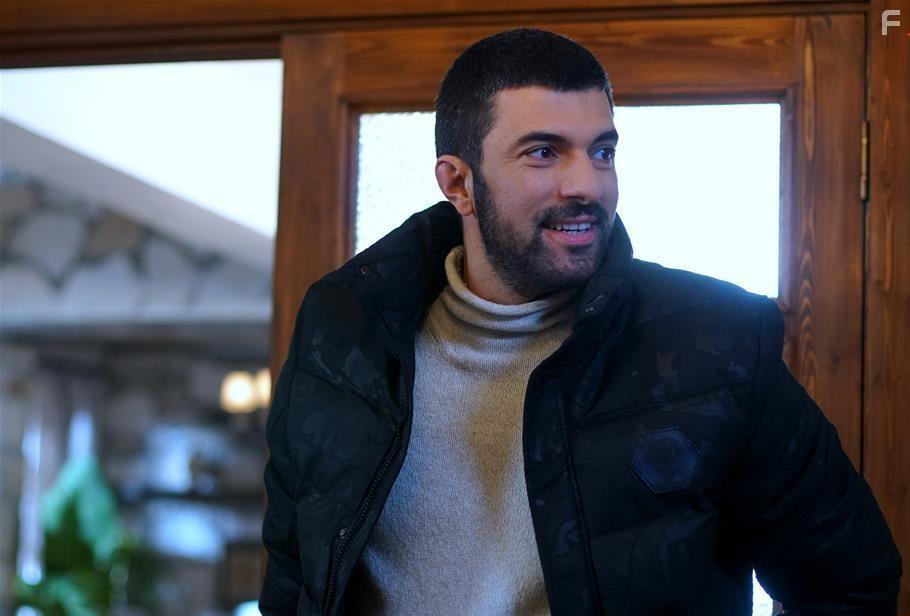Engin Akyrek in Sefirin Kizi (2019)