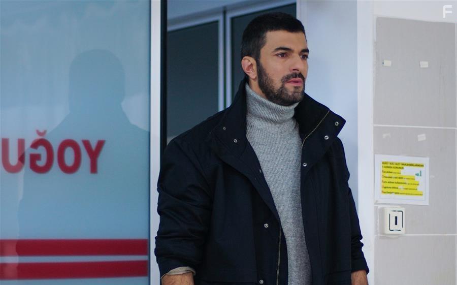 Engin Akyrek in Sefirin Kizi (2019)
