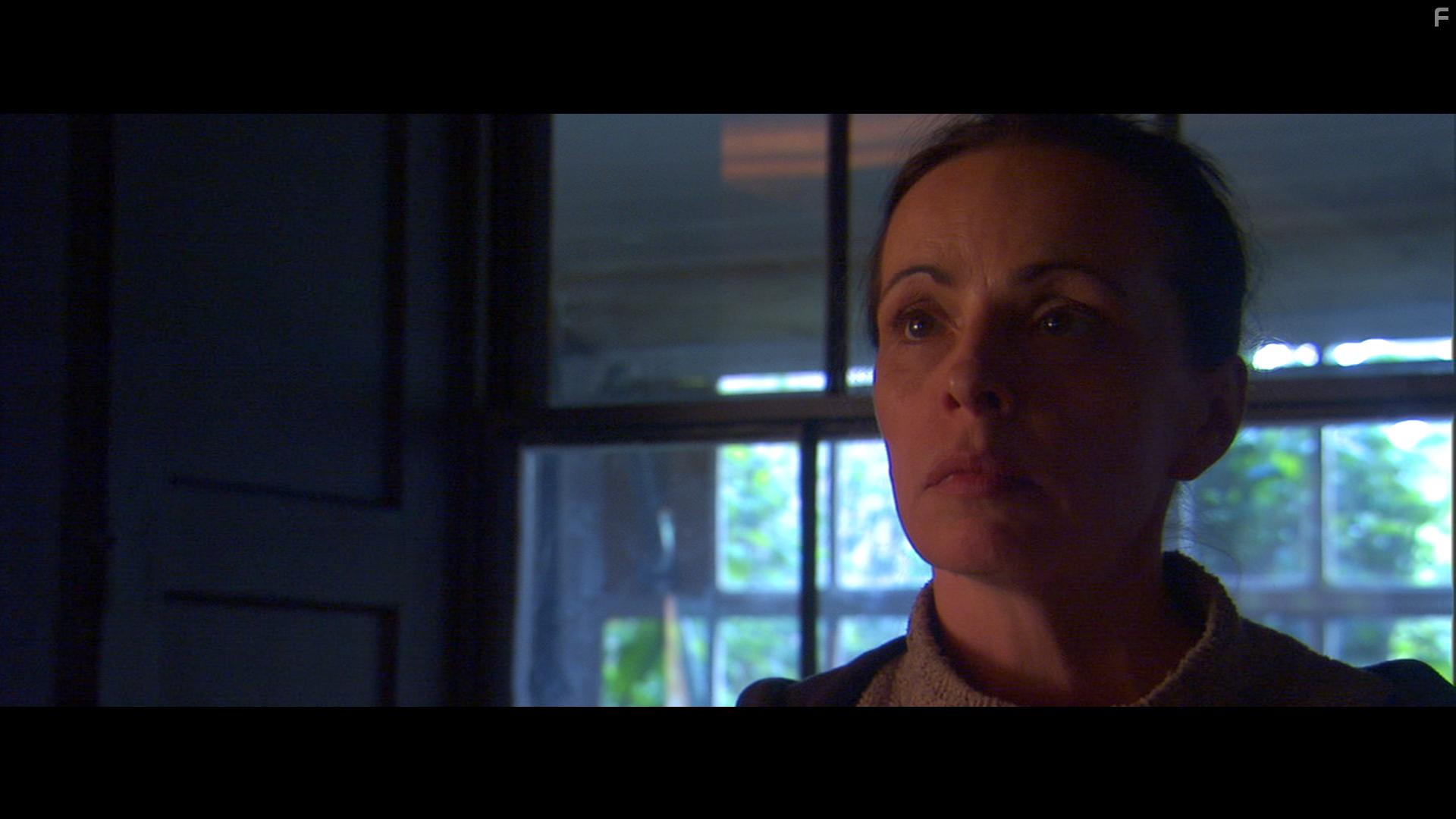 Julie Hoult in Invasion Planet Earth (2019)