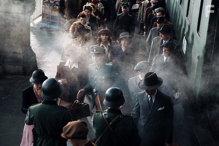 Sophie Marceau and Marie Gillain in Женщины-агенты (2008)