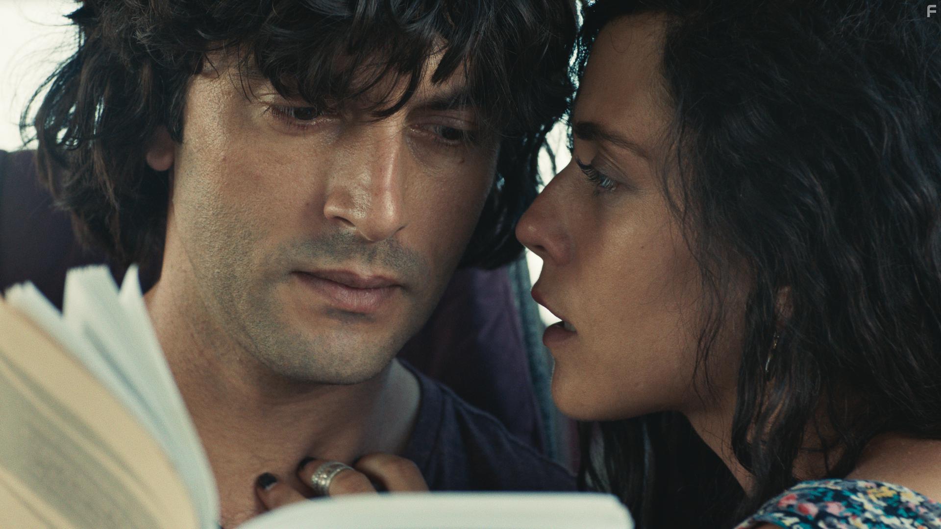 Javier Rey and Mara Len in Sin fin (2018)