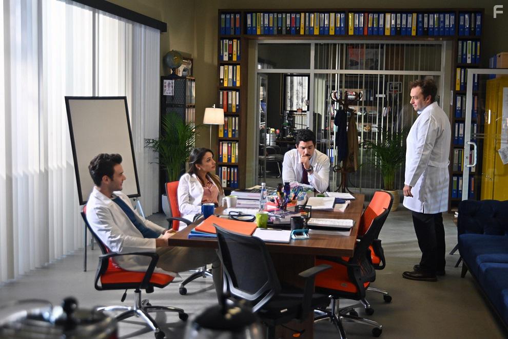 Okan Yalabik, Kaan Yildirim, Damla Colbay, and Ayta Sasmas in Hekimoglu (2019)