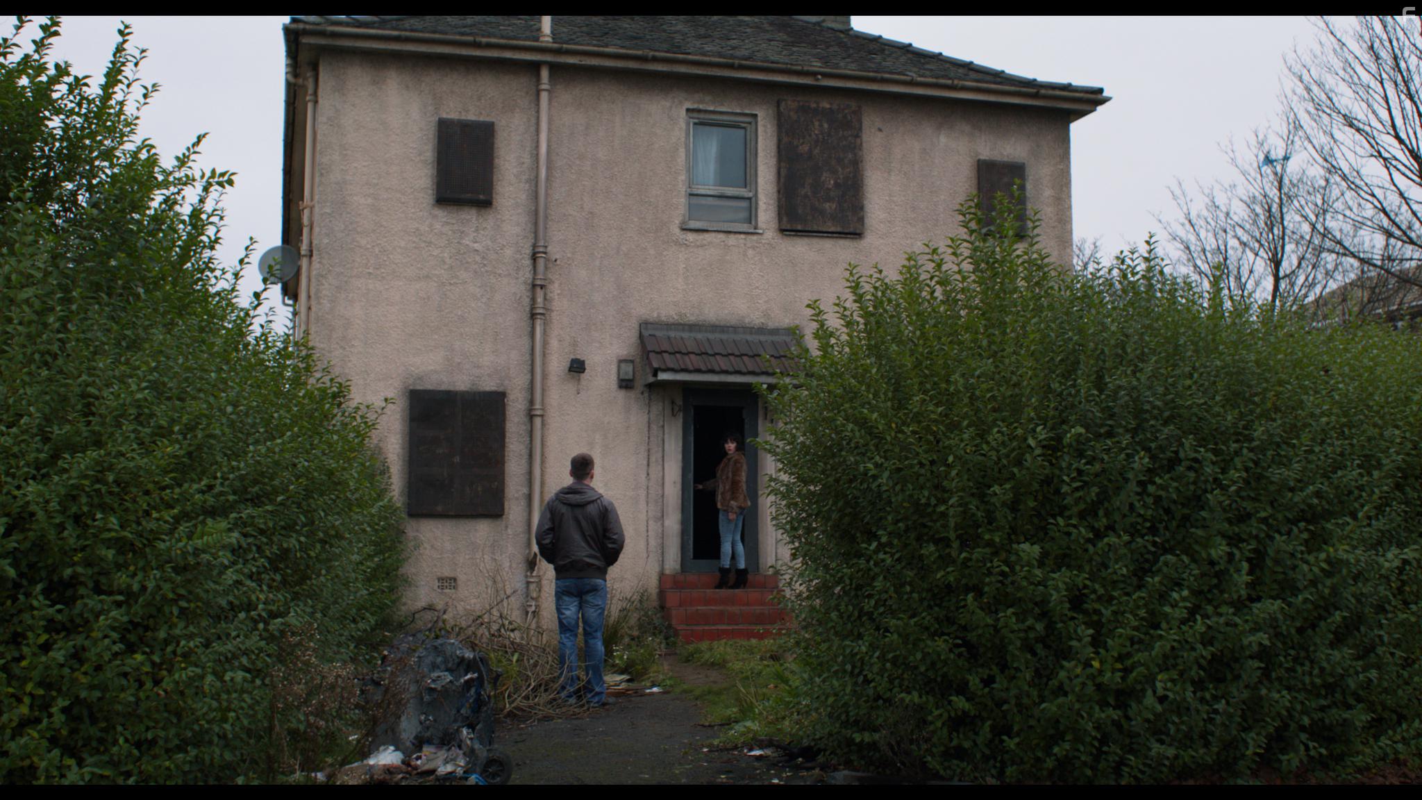 Scarlett Johansson and Paul Brannigan in Under the Skin (2013)
