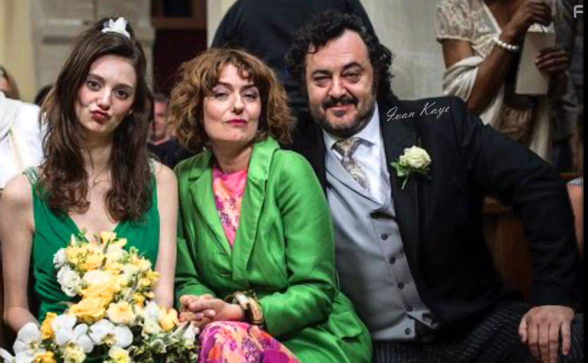 Anna Chancellor, Ivan Kaye, and Tanya Reynolds in The Revenger: An Unromantic Comedy (2019)