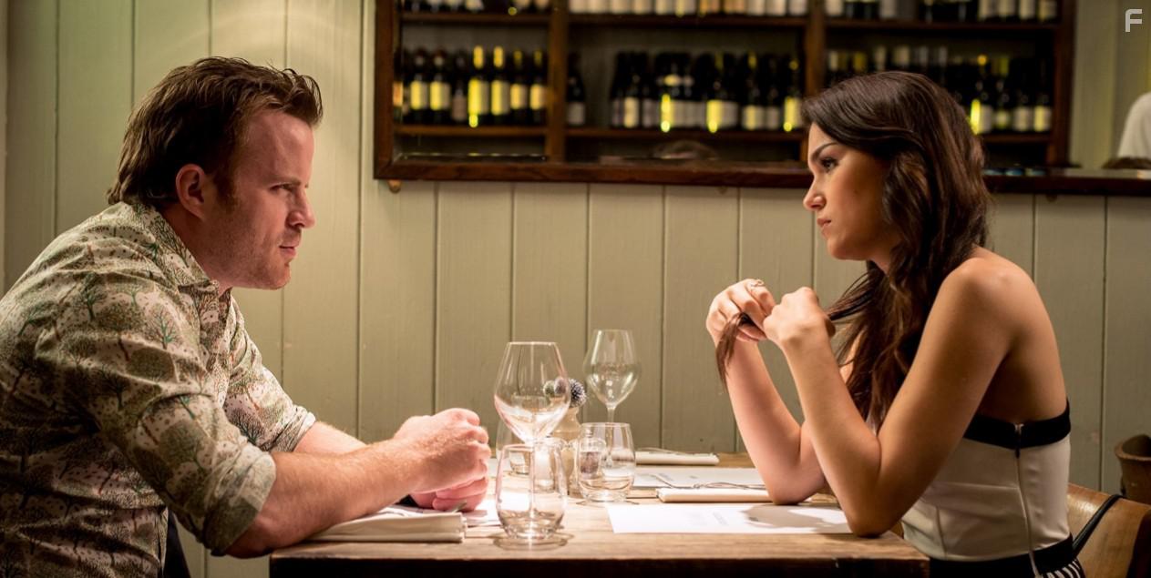 Robert Kazinsky and Samantha Barks in The Revenger: An Unromantic Comedy (2019)