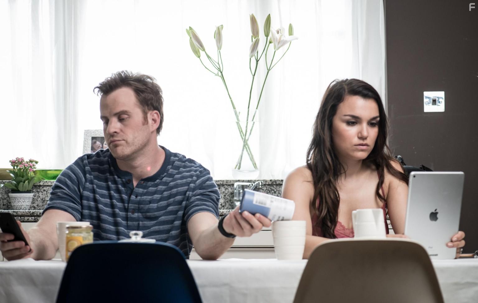 Robert Kazinsky and Samantha Barks in The Revenger: An Unromantic Comedy (2019)