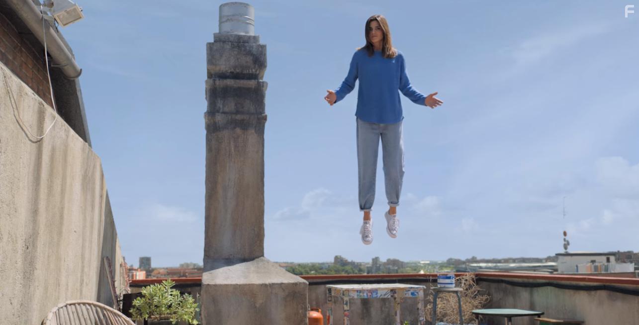 Clara Lago in El vecino: Episode #1.10 (2019)