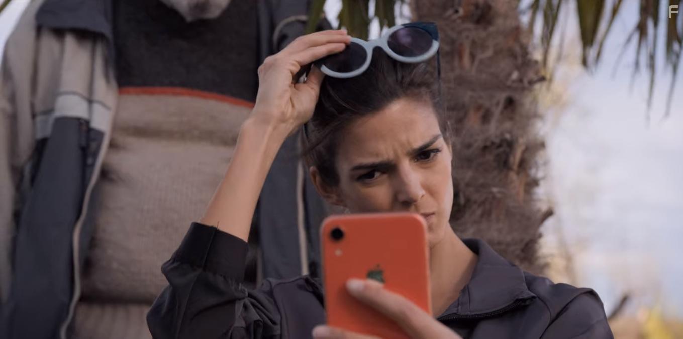 Clara Lago in El vecino: Episode #1.2 (2019)