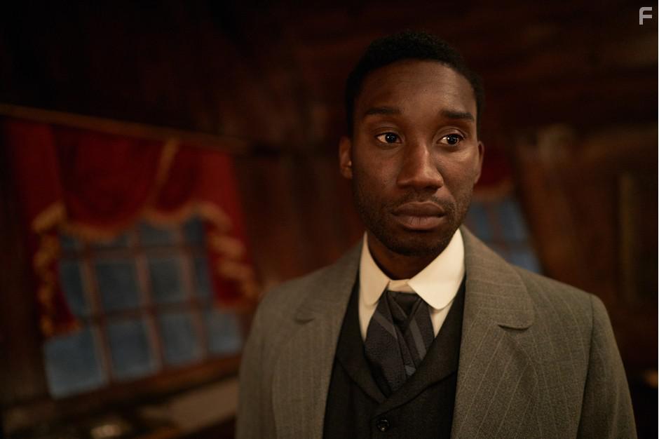 Nathan Stewart-Jarrett in Dracula (2020)