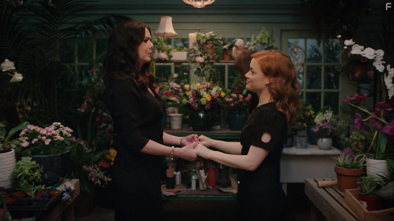 Lauren Graham and Jane Levy in Zoey's Extraordinary Playlist (2020)