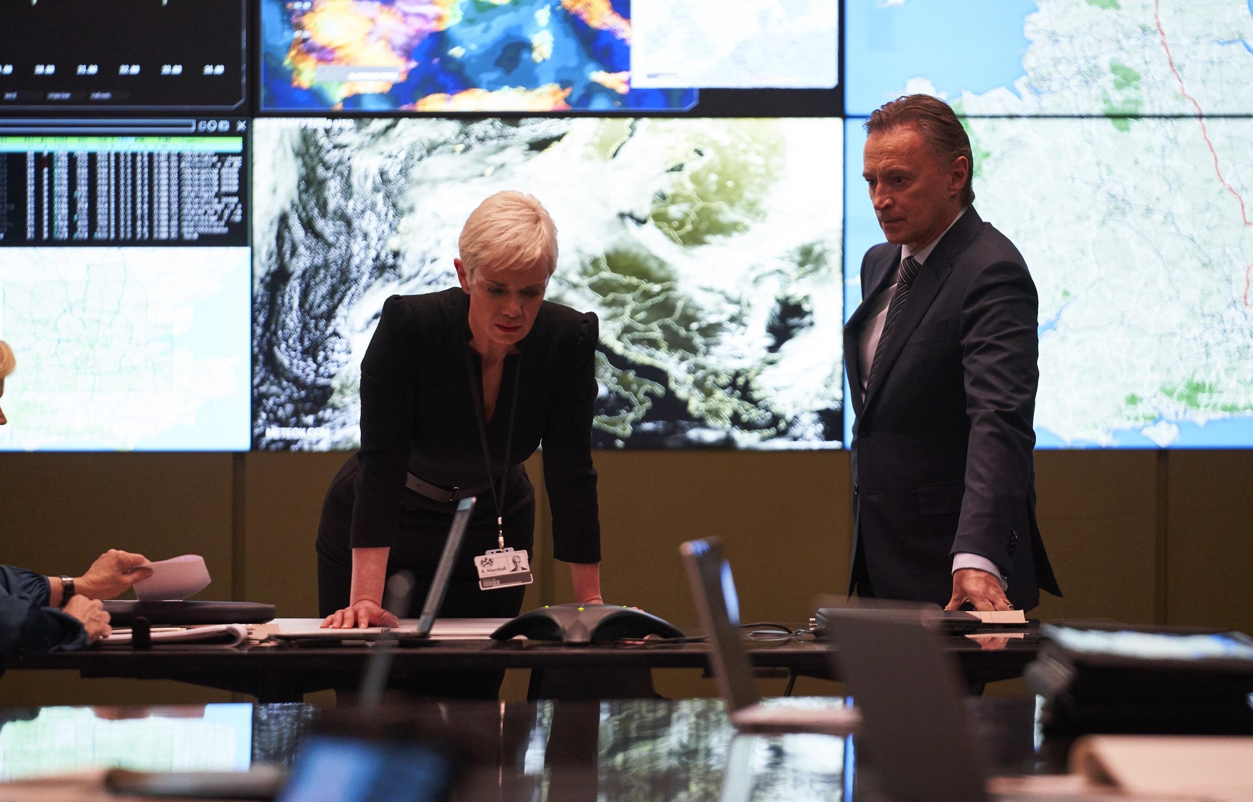 Robert Carlyle and Victoria Hamilton in Cobra (2020)