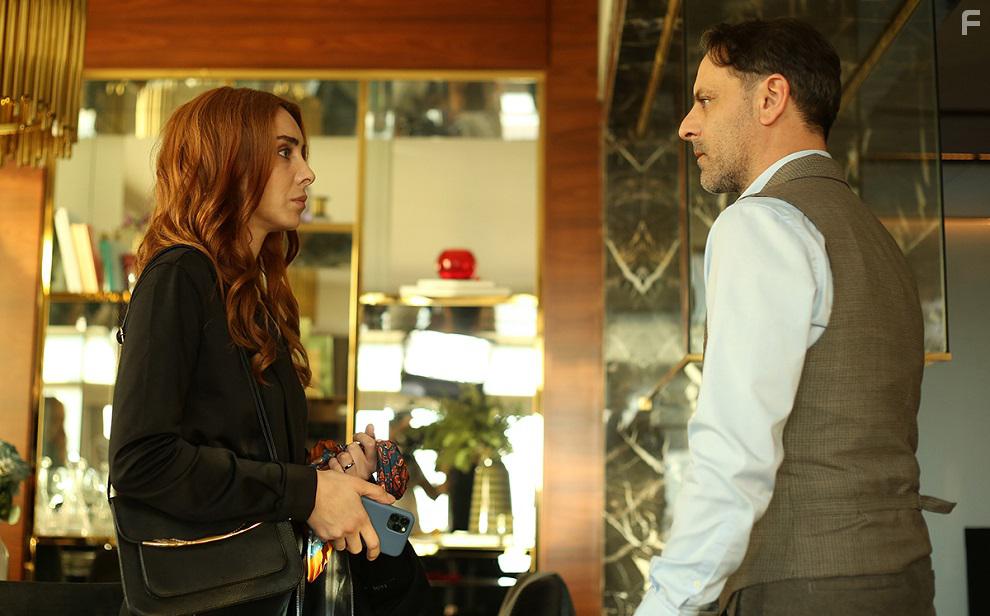 Ozan Gven and Nur Fettahoglu in Babil (2020)