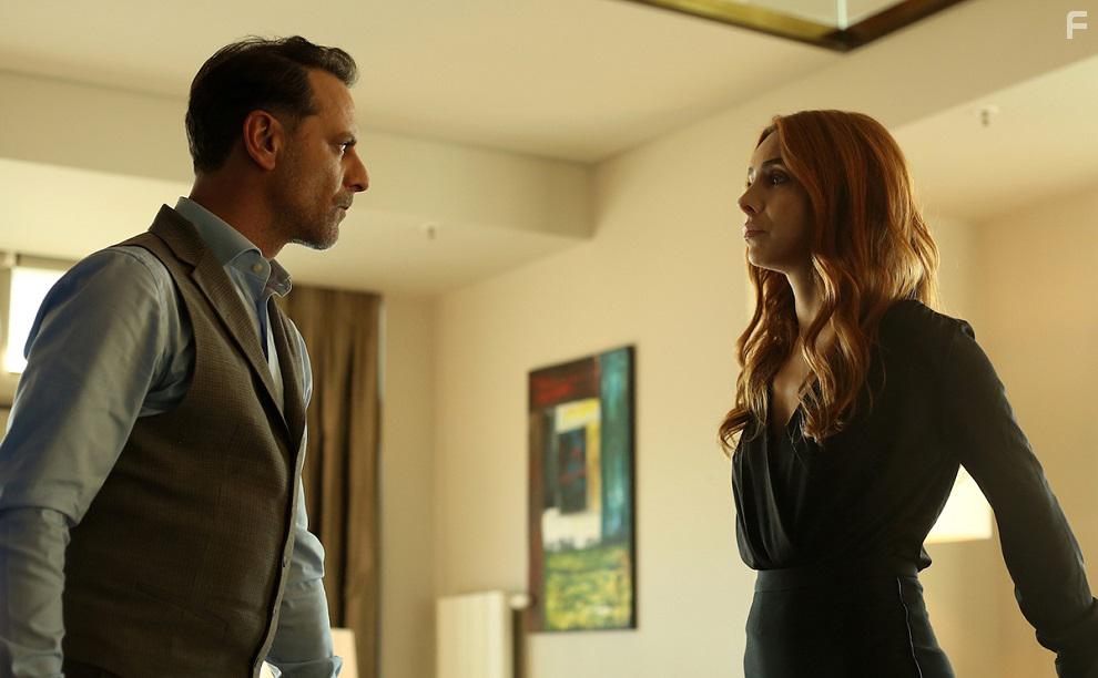 Ozan Gven and Nur Fettahoglu in Babil (2020)