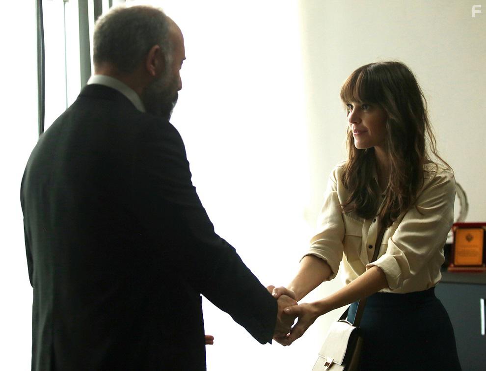 Halit Ergen and Asli Enver in Babil (2020)