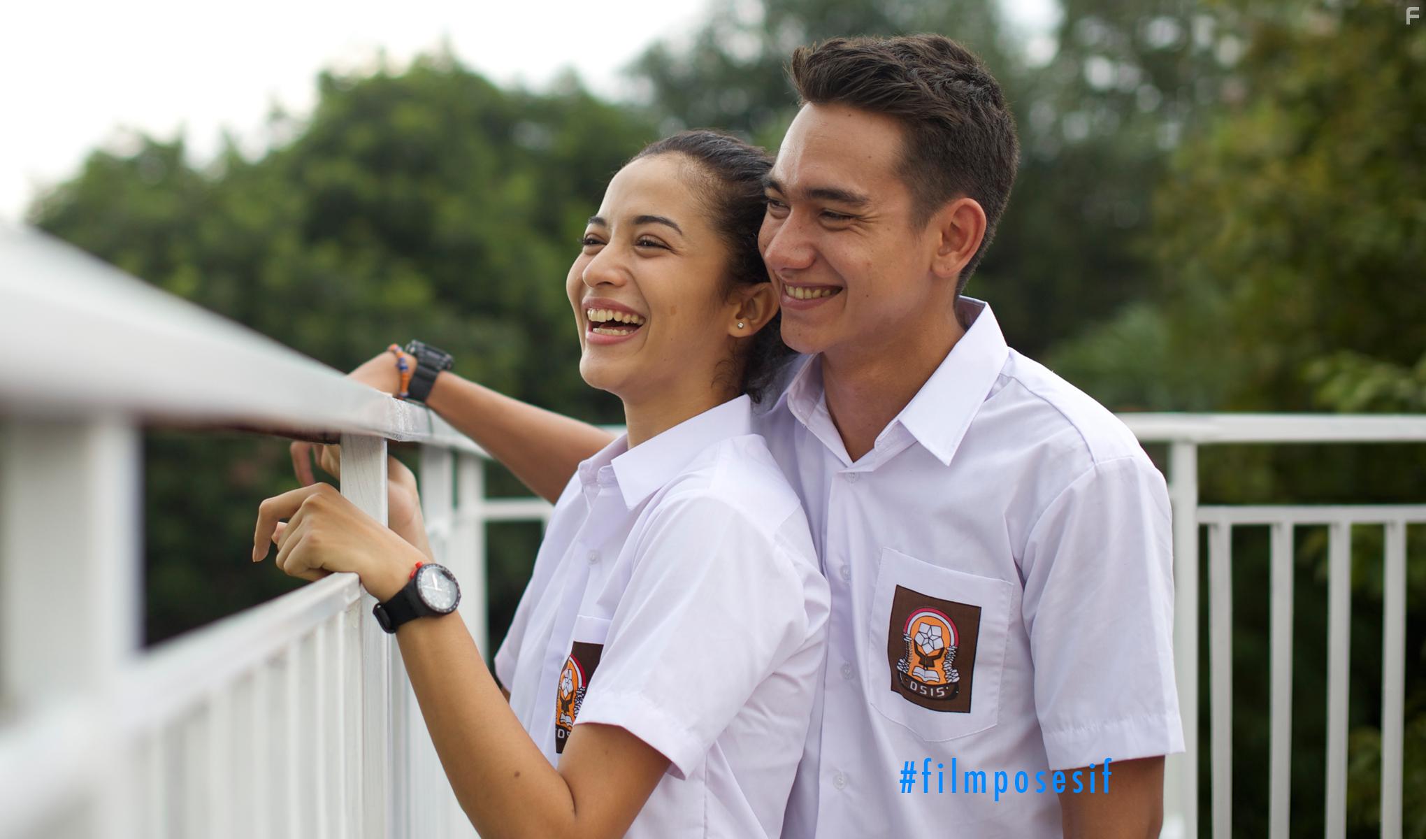 Adipati Dolken and Putri Marino in Posesif (2017)