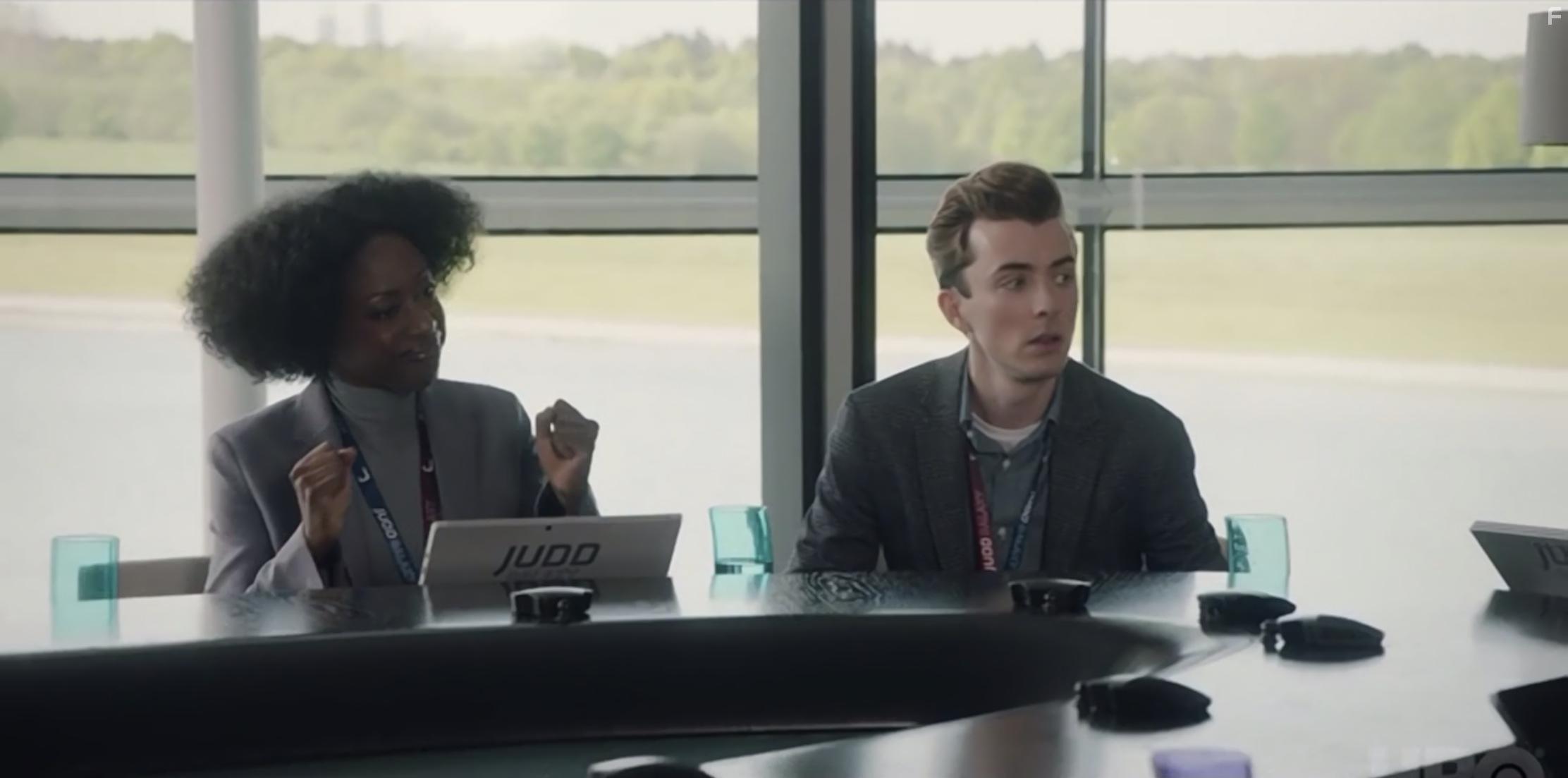 Nikki Amuka-Bird and Matthew Beard in Avenue 5 (2020)