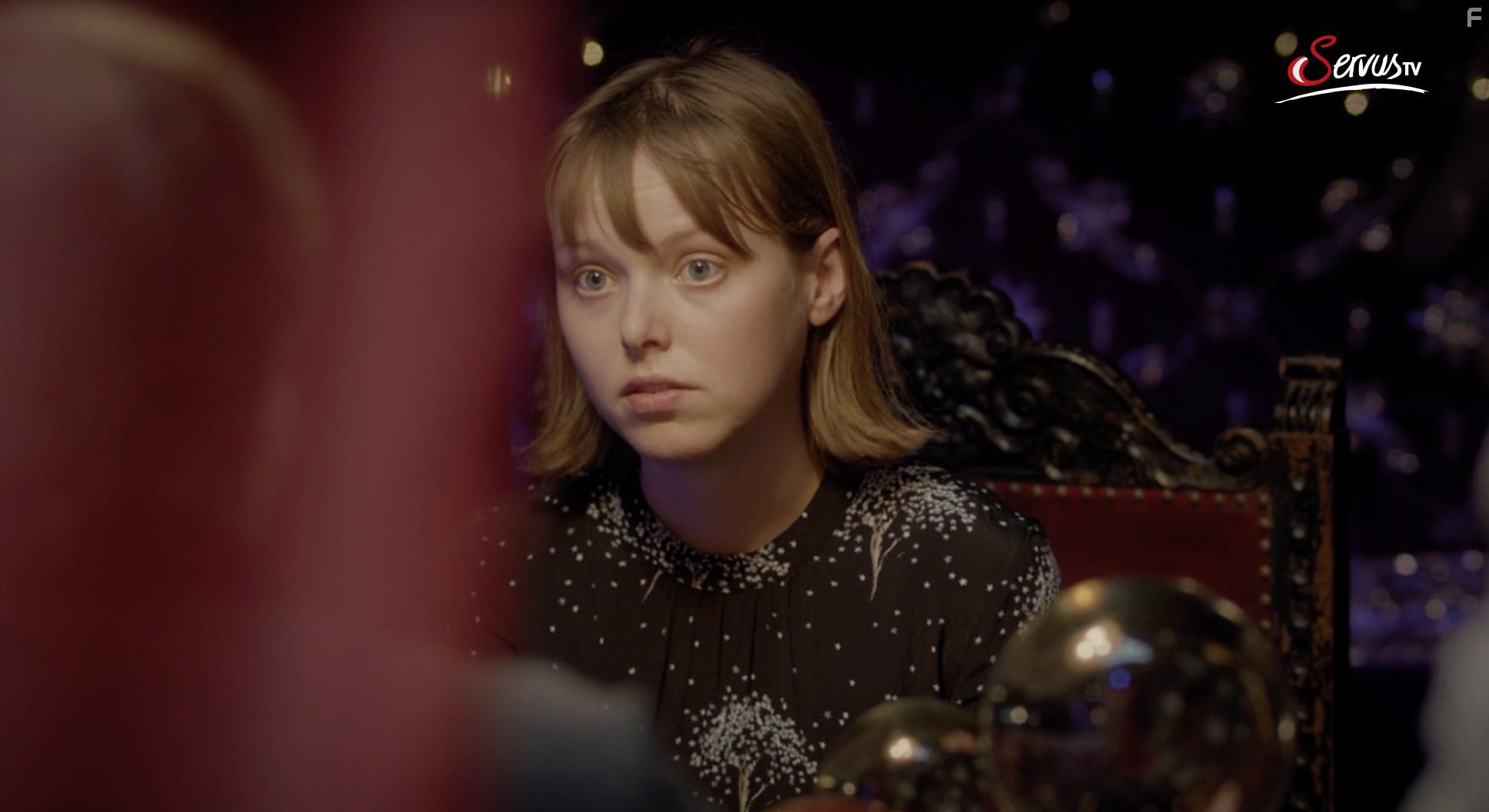 Marie-Luise Stockinger in Meiberger - Im Kopf des Tters: Die Handleserin (2019)