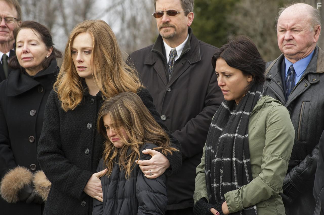 Alex Paxton-Beesley, Cassandra Scerbo, and Habree Larratt in The Perfect Soulmate (2017)