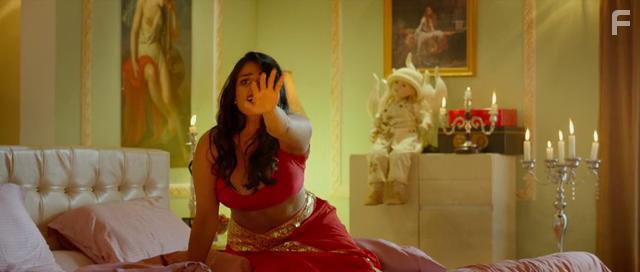 Chandrika Ravi in Iruttu Araiyil Murattu Kuthu (2018)