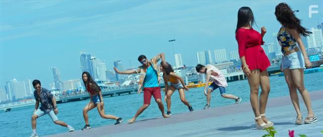 Gautham Karthik and Yaashika Aanand in Iruttu Araiyil Murattu Kuthu (2018)