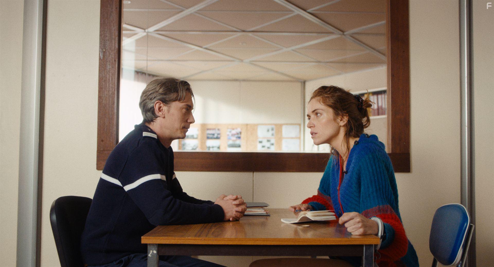 Swann Arlaud and Maud Wyler in Perdrix (2019)