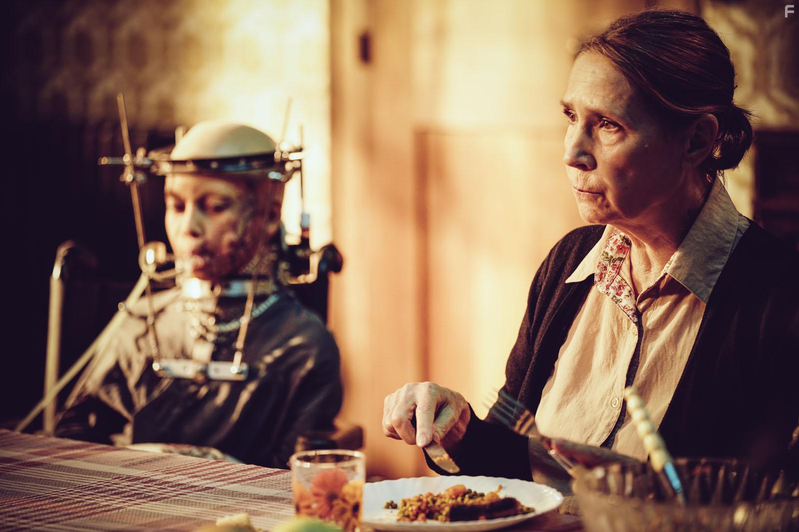 Lisa Livane in Tous les dieux du ciel (2018)